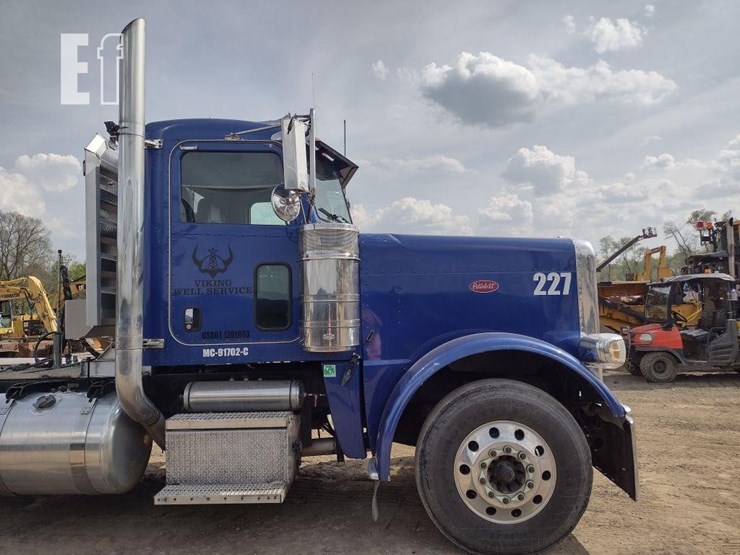 2012-peterbilt-389-image-21