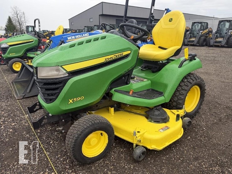 2021-john-deere-x590-image-1