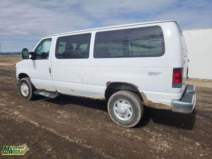 2009-ford-cargo-image-3