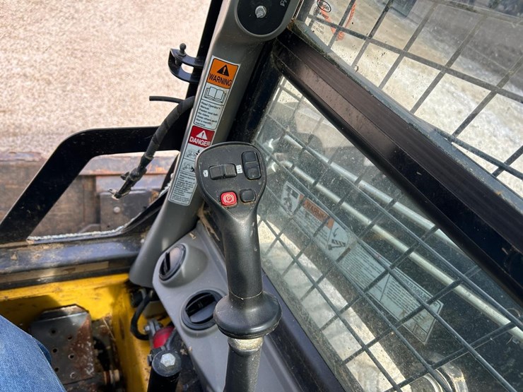 2024-new-holland-l316-image-45