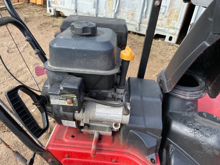 #1541-•-toro-7240e-24"-snow-blower-image-12