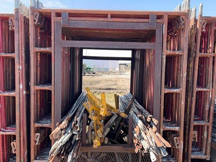 scaffolding-on-carring-cage.-image-1
