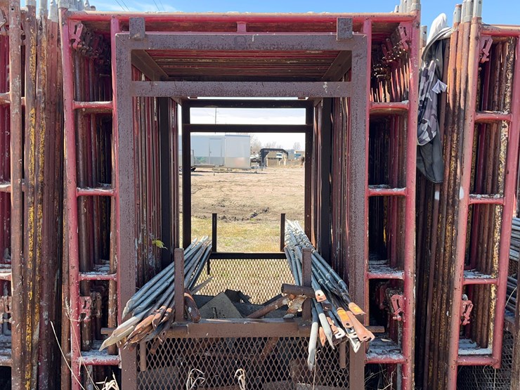 scaffolding-on-carring-cage.-image-1