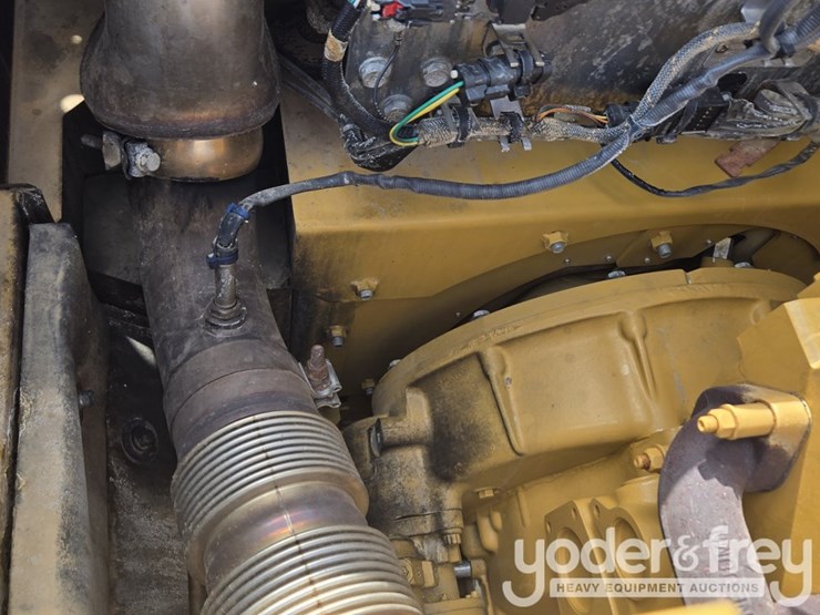 2021-caterpillar-336-image-75