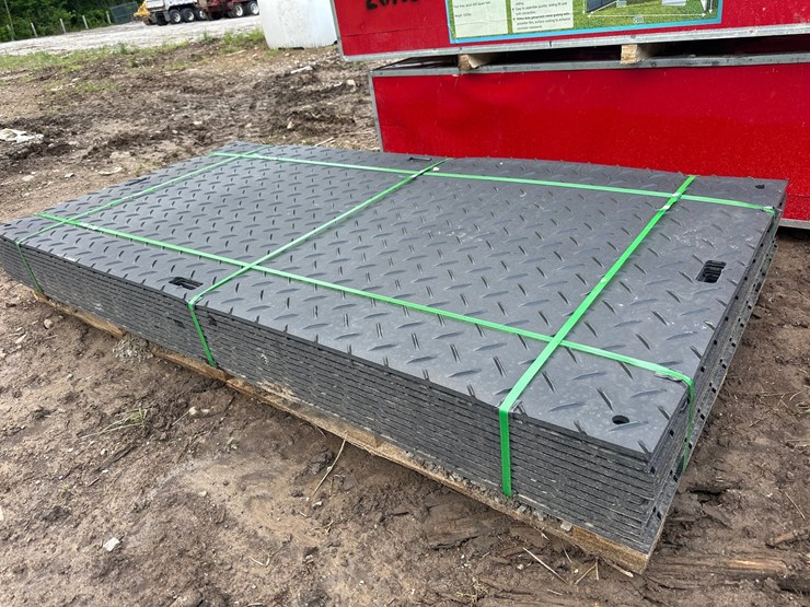 #1635-•-(12)-polyethylene-board-roadbed-protection-mats-image-1