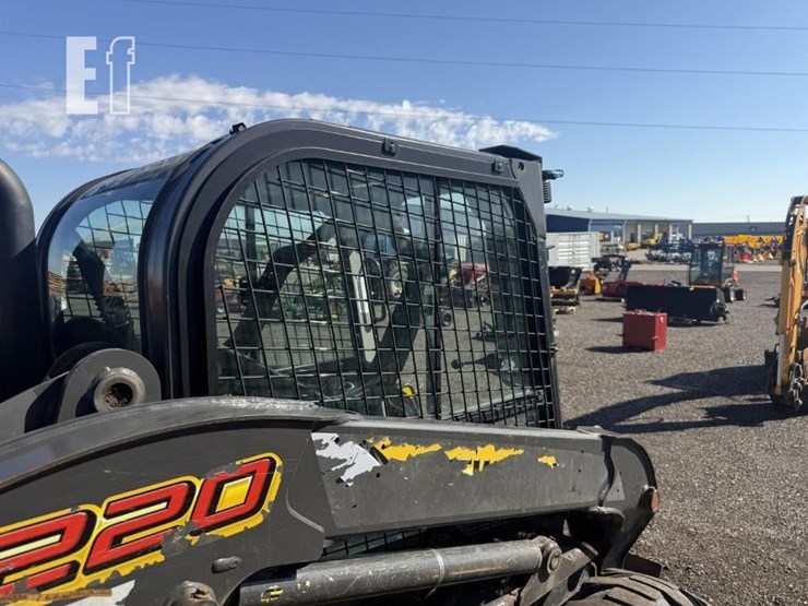 2018-new-holland-l220-image-18