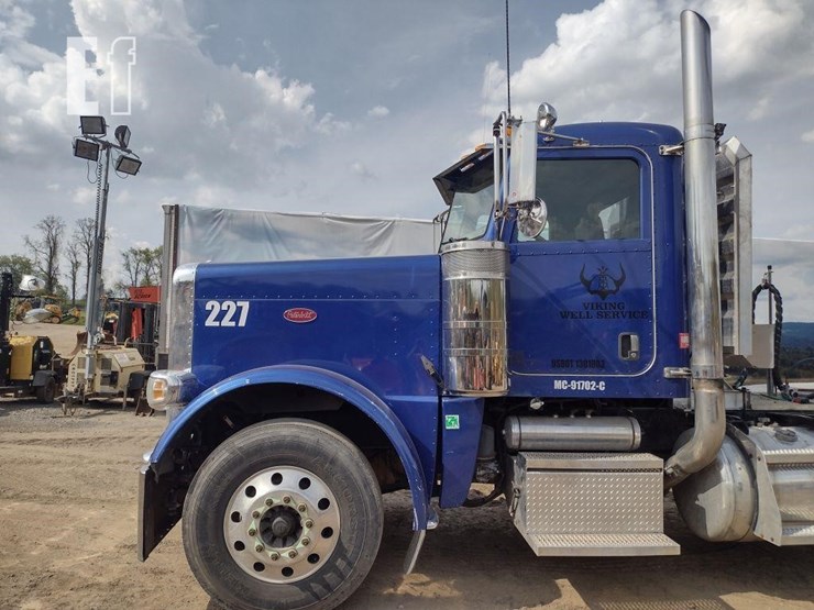 2012-peterbilt-389-image-18