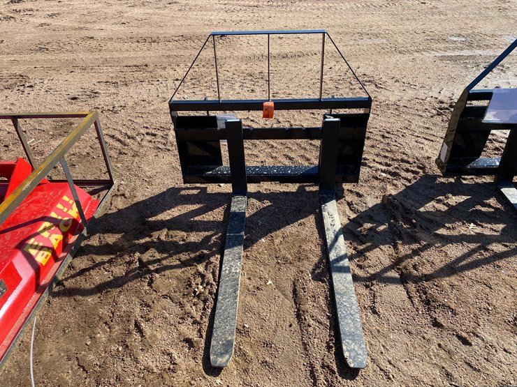 #4091-•-mower-king-4,000-lbs-capacity-pallet-fork-attachment-image-2