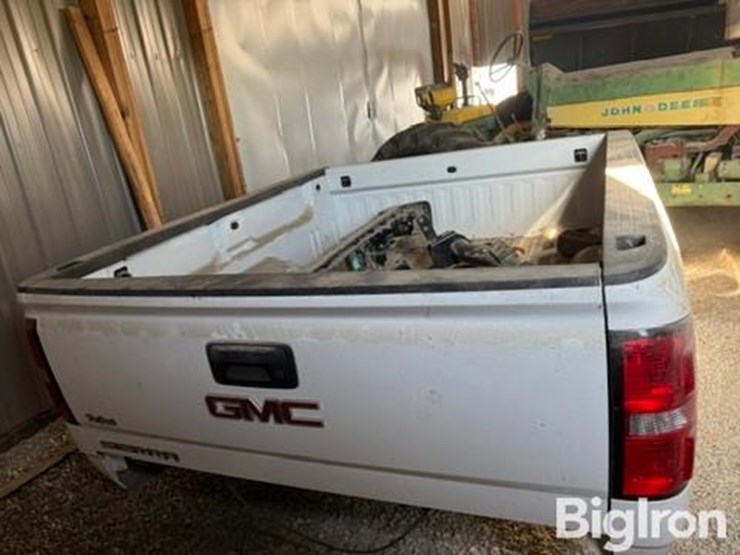 gmc-sierra-pickup-bed-image-6