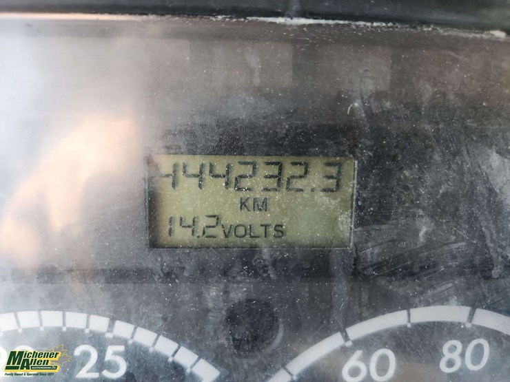 2007-freightliner-m2-106-image-9