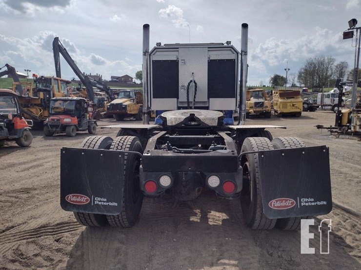 2012-peterbilt-389-image-4