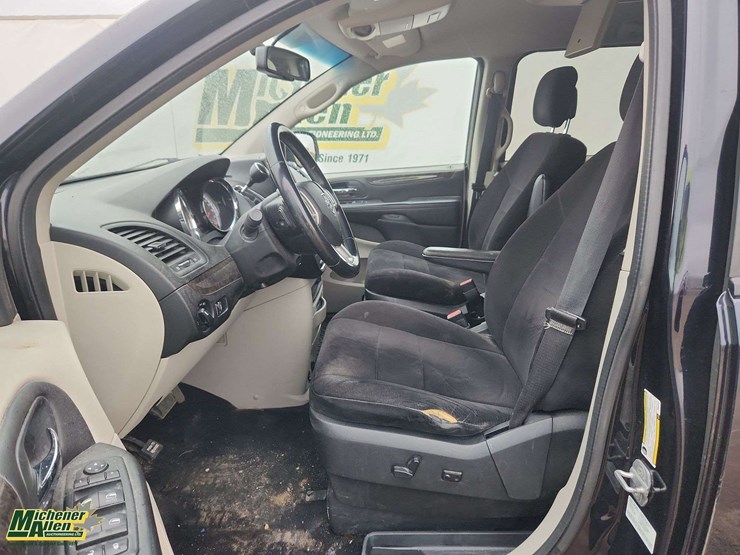 2011-dodge-grand-caravan-image-14