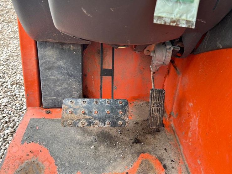 2015-jlg-g5-18a-image-17