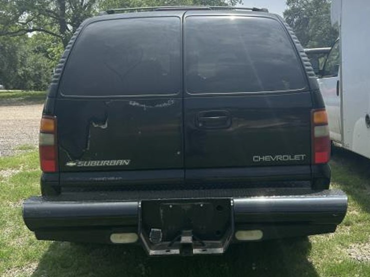 2001-chevrolet-suburban-image-7