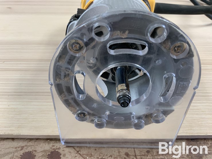dewalt-dwp611-compact-router-image-9