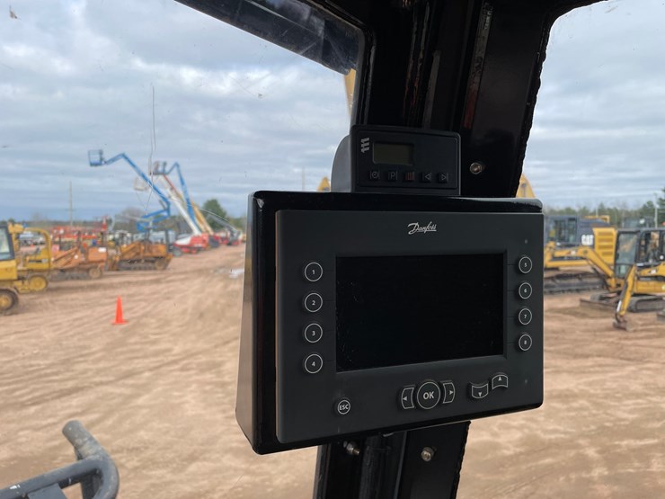 2017-gyro-trac-gt35-image-64