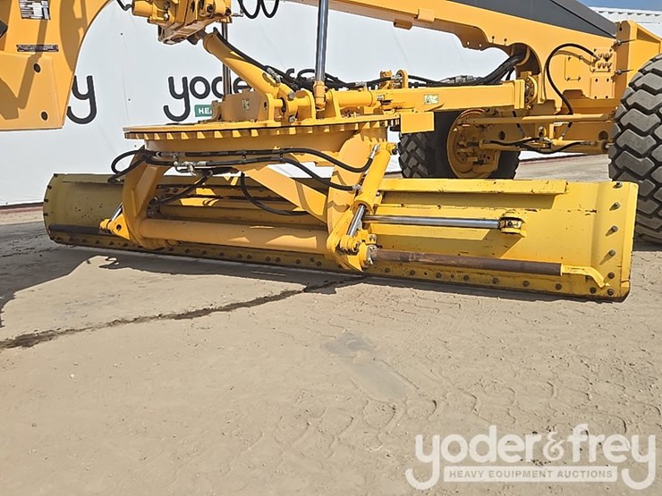 2012-volvo-g940b-image-21