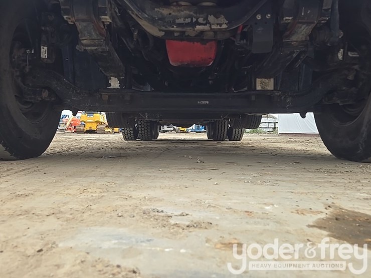 2019-freightliner-108sd-image-24