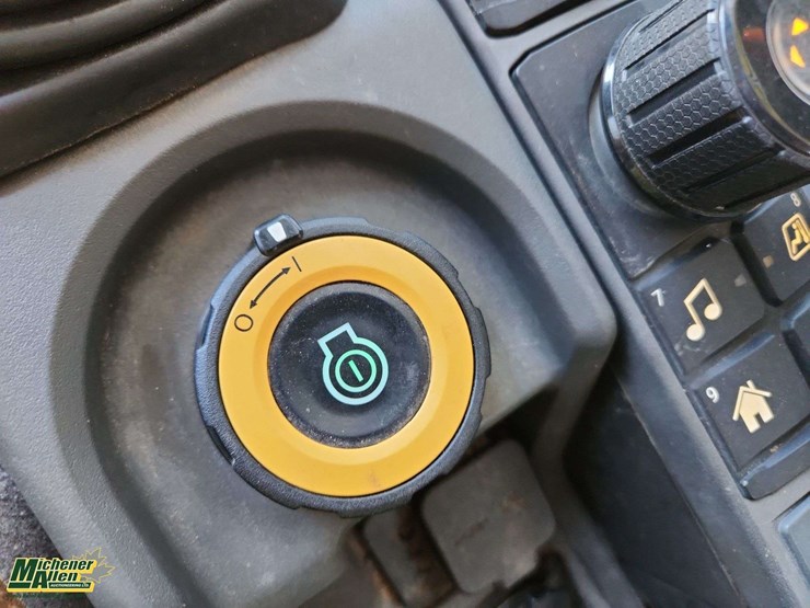 2019-caterpillar-320-image-11