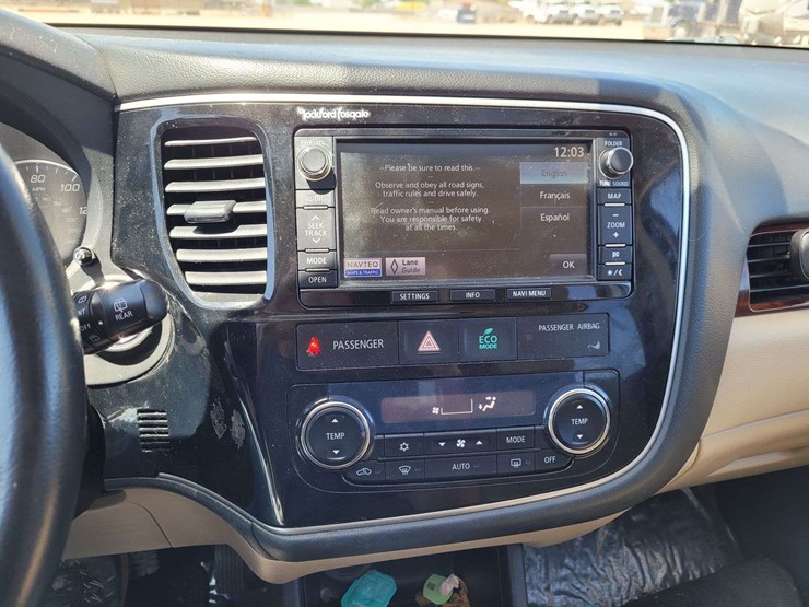 2014-mitsubishi-outlander-image-21