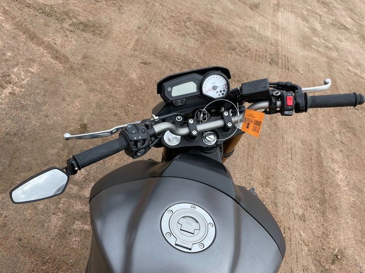 #1634-•-2012-yamaha-fz8-n-motorcycle-(has-wi-title)-image-24