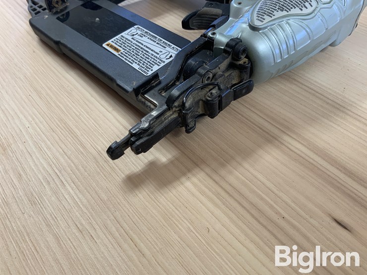hitachi-nt50ae2-brad-nailer-image-11