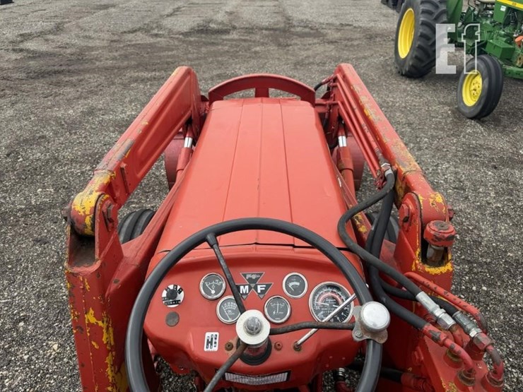 massey-ferguson-135-image-18