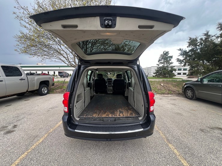 2013-dodge-caravan-image-24