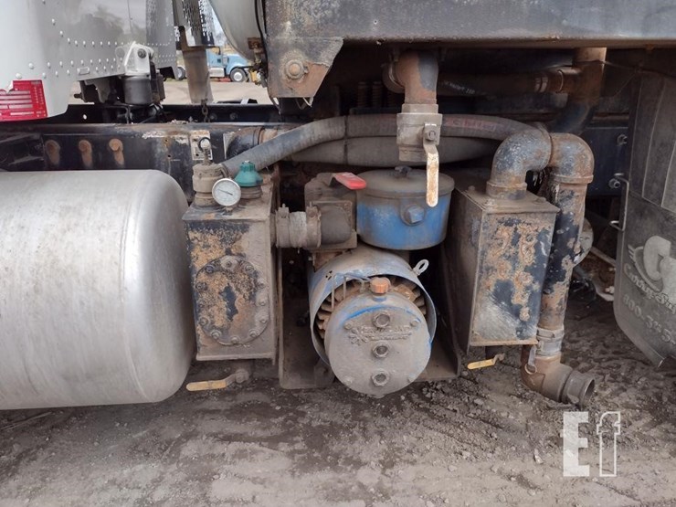 peterbilt-389-image-20