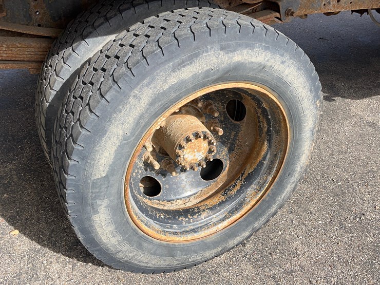 2002-gmc-4500-truck-image-29