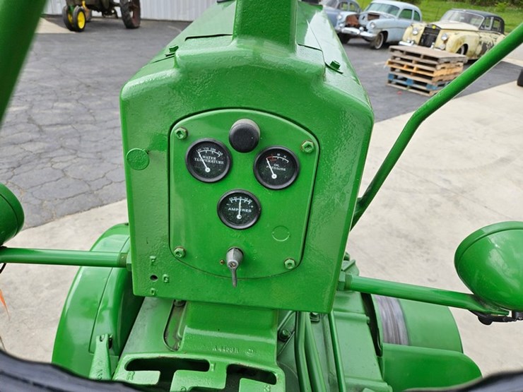 1955-john-deere-60-image-32