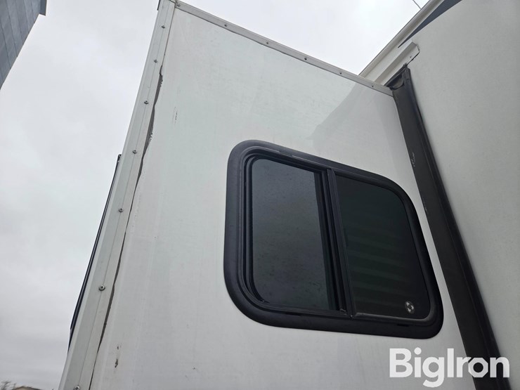2013-coachmen-chaparral-lite-280rls-26'-camper-image-9
