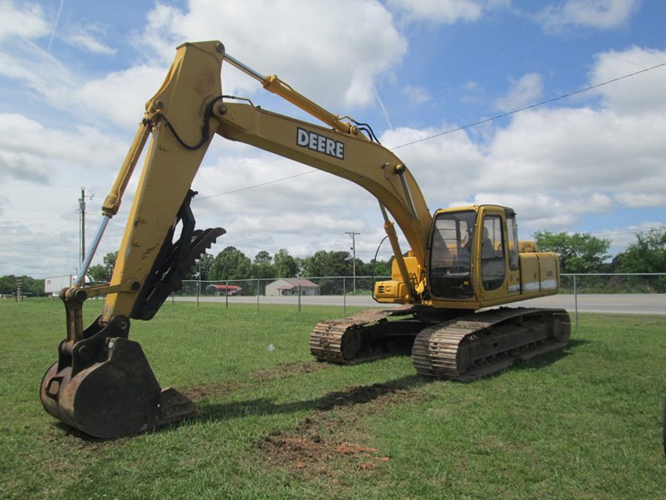 deere-200-lc-image-1