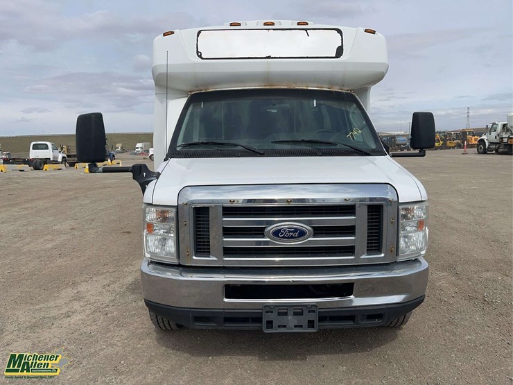 2016-ford-e-series-s/a-21-passenger-bus-image-8