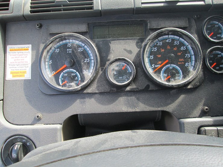 2016-freightliner-cascadia-113-image-45