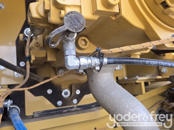 2021-caterpillar-336-image-79