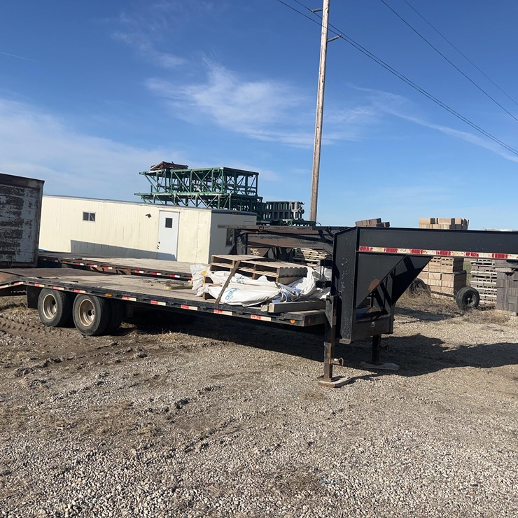 Gooseneck Flatbed Trailer