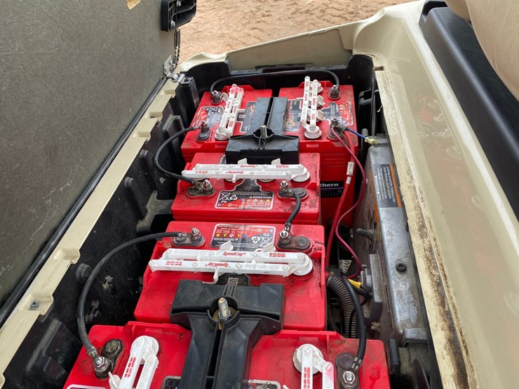 #1578-•-club-car-electric-golf-cart-with-charger-image-26