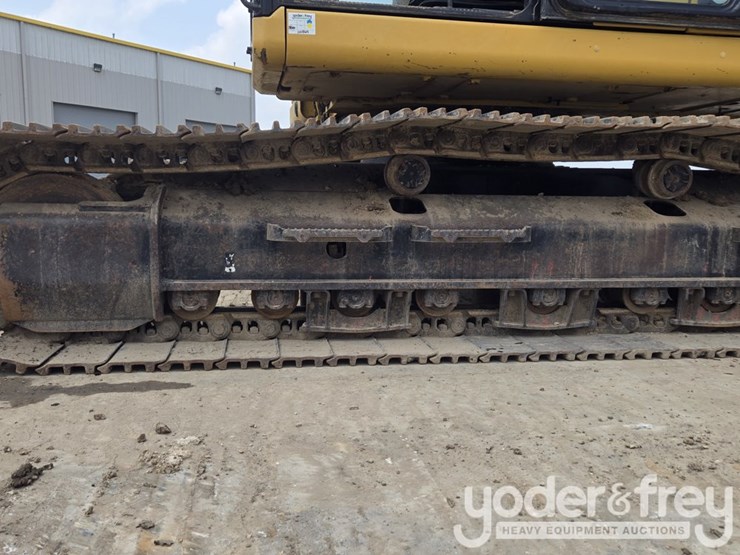 2019-caterpillar-330-image-11