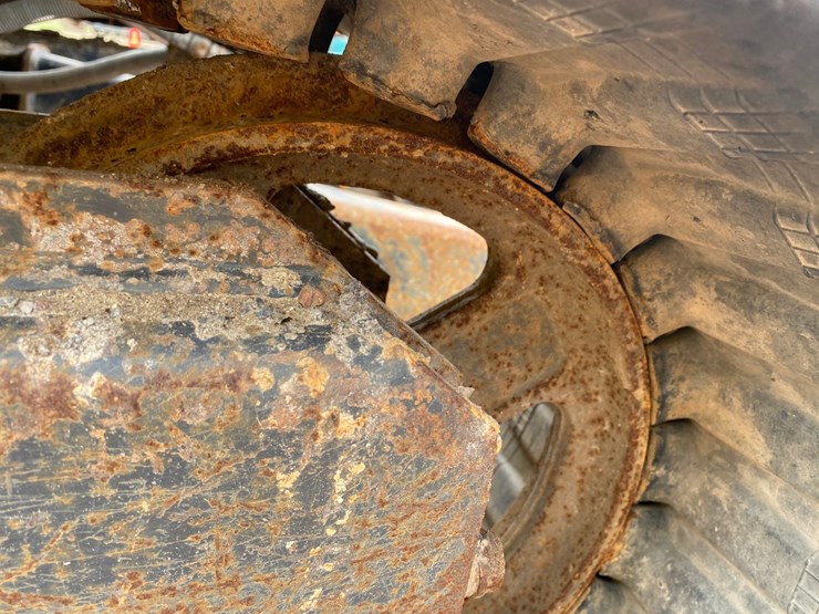 2011-deere-27d-image-15