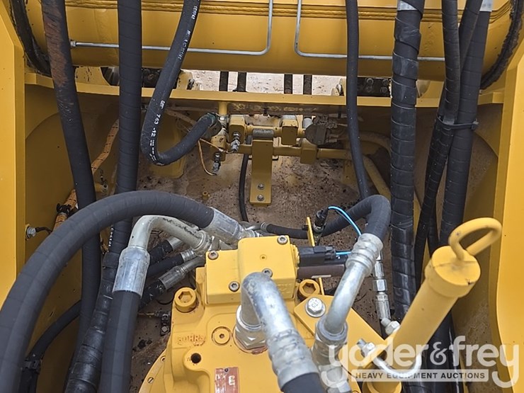 2021-caterpillar-336-image-39