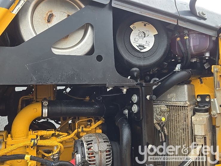2019-deere-700k-lgp-image-45