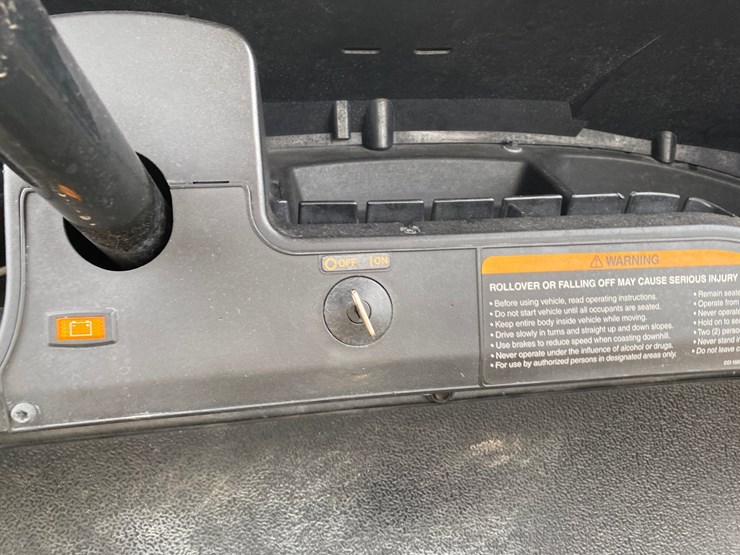 #1581-•-club-car-electric-golf-cart-with-charger-image-22