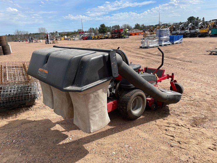 #1549-•-massey-ferguson-zero-turn-lawn-mower-image-4