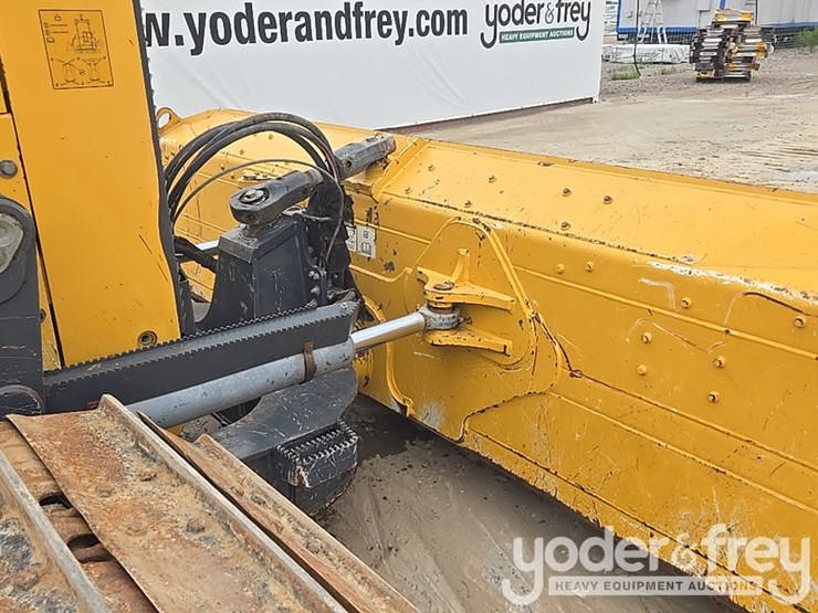 2019-deere-700k-lgp-image-32