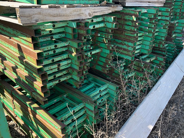 big-green-scaffolding-image-31