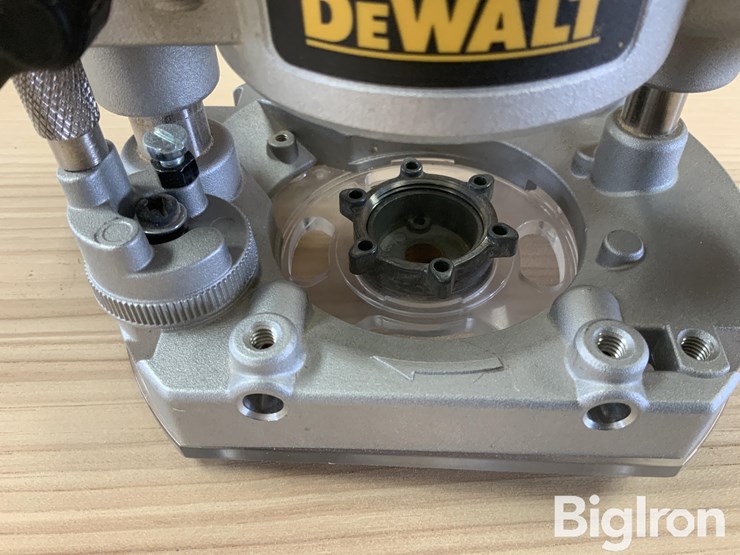 dewalt-dnp612-plunge-base-image-11