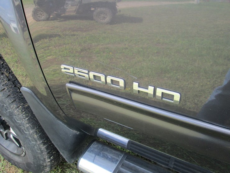 2011-chevrolet-2500hd-image-19