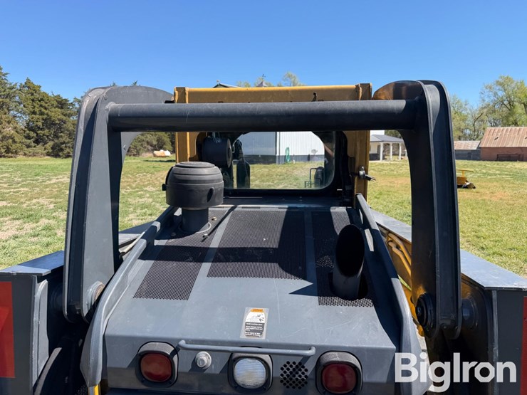 2011-deere-333d-image-18