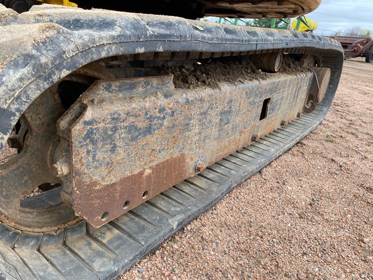 2011-deere-27d-image-26